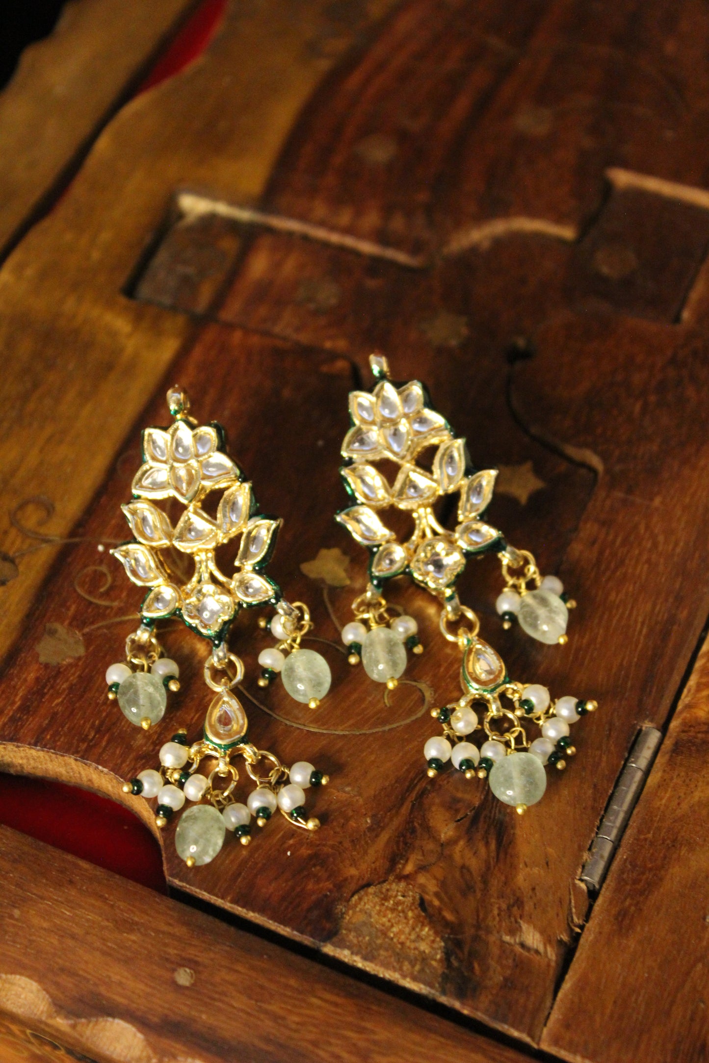 Chahat Necklace Set