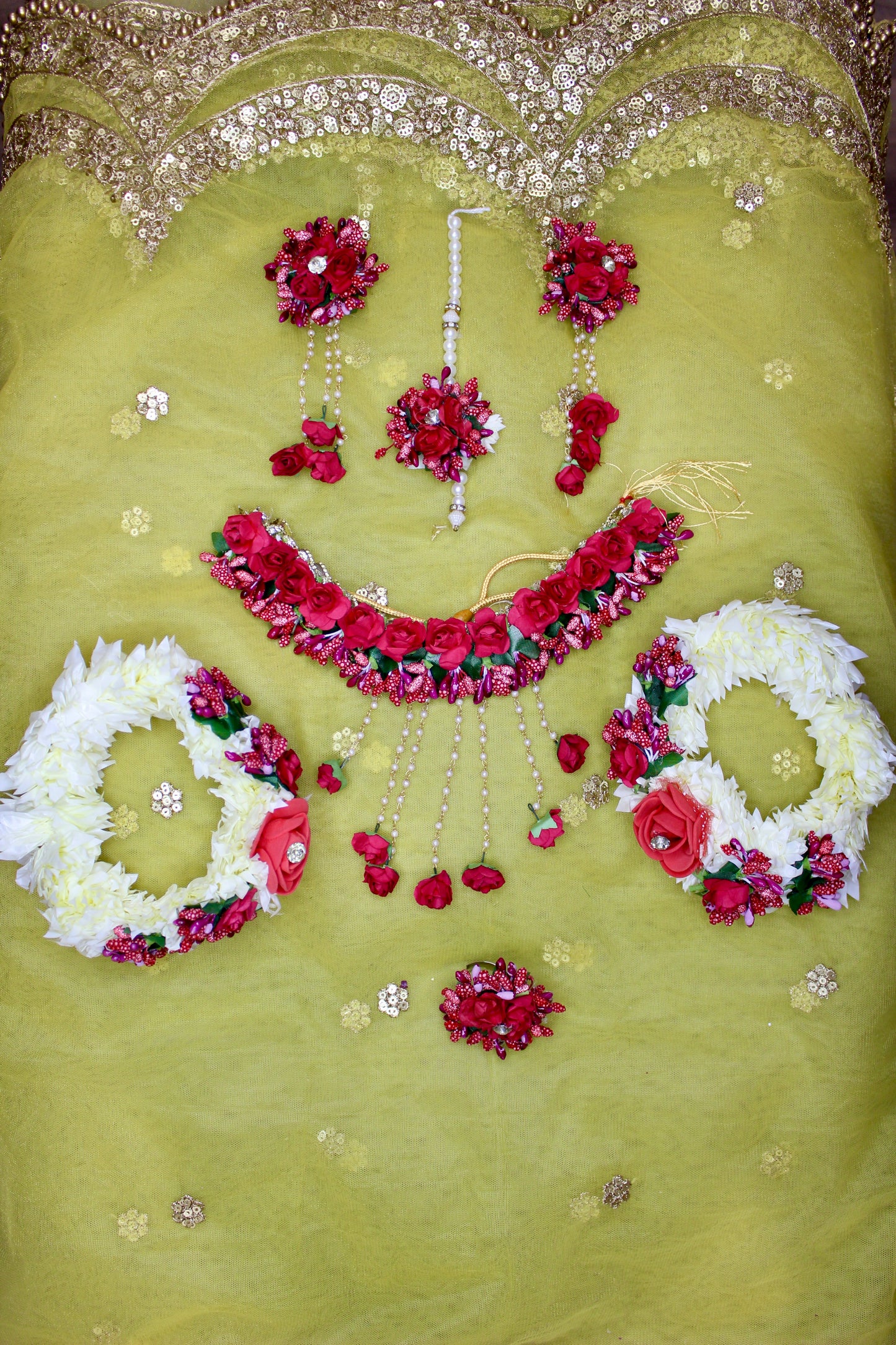 Gul Haldi Floral Set