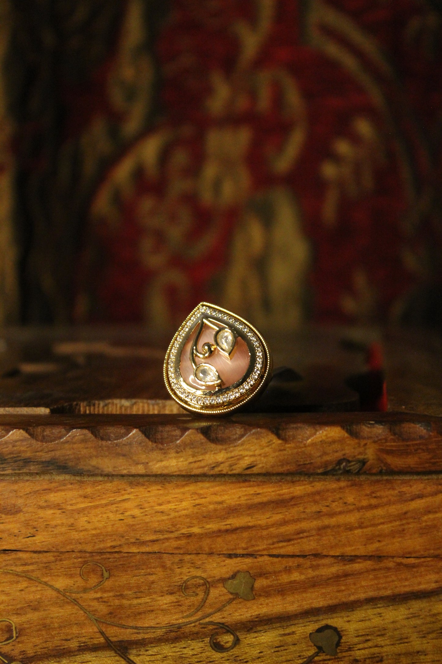 Nawtan Finger Ring