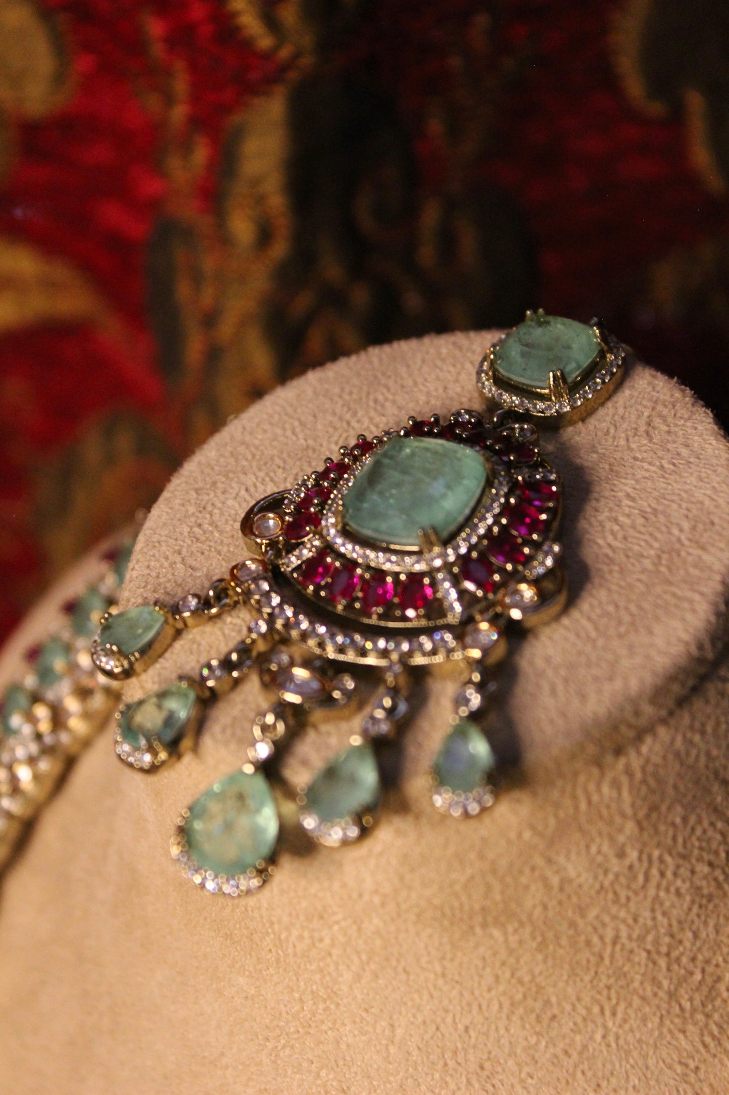 Apeksha Necklace Set