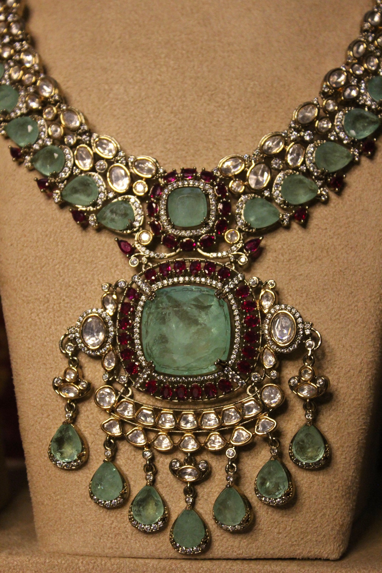 Apeksha Necklace Set