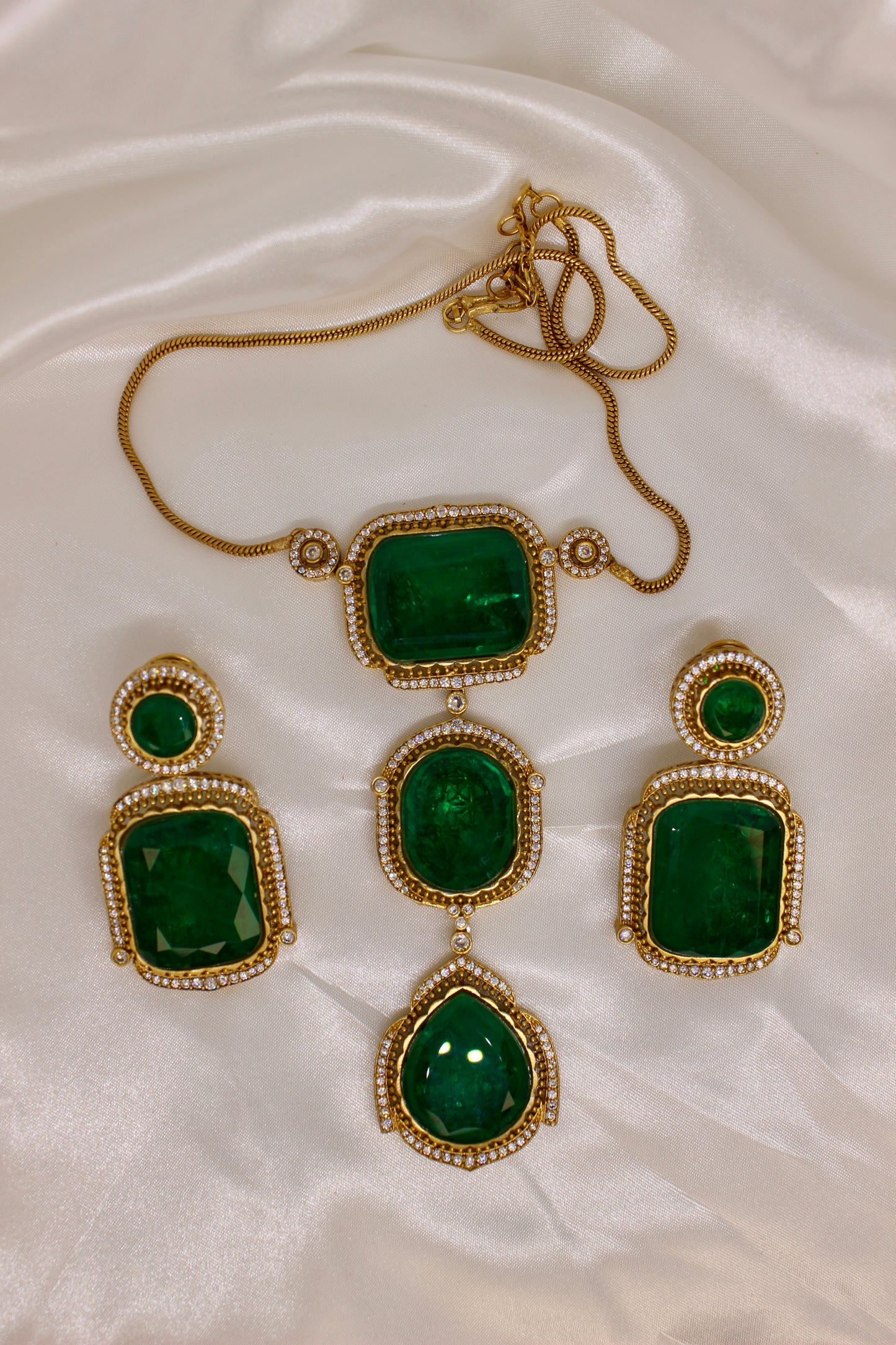 Raveena Necklace Set
