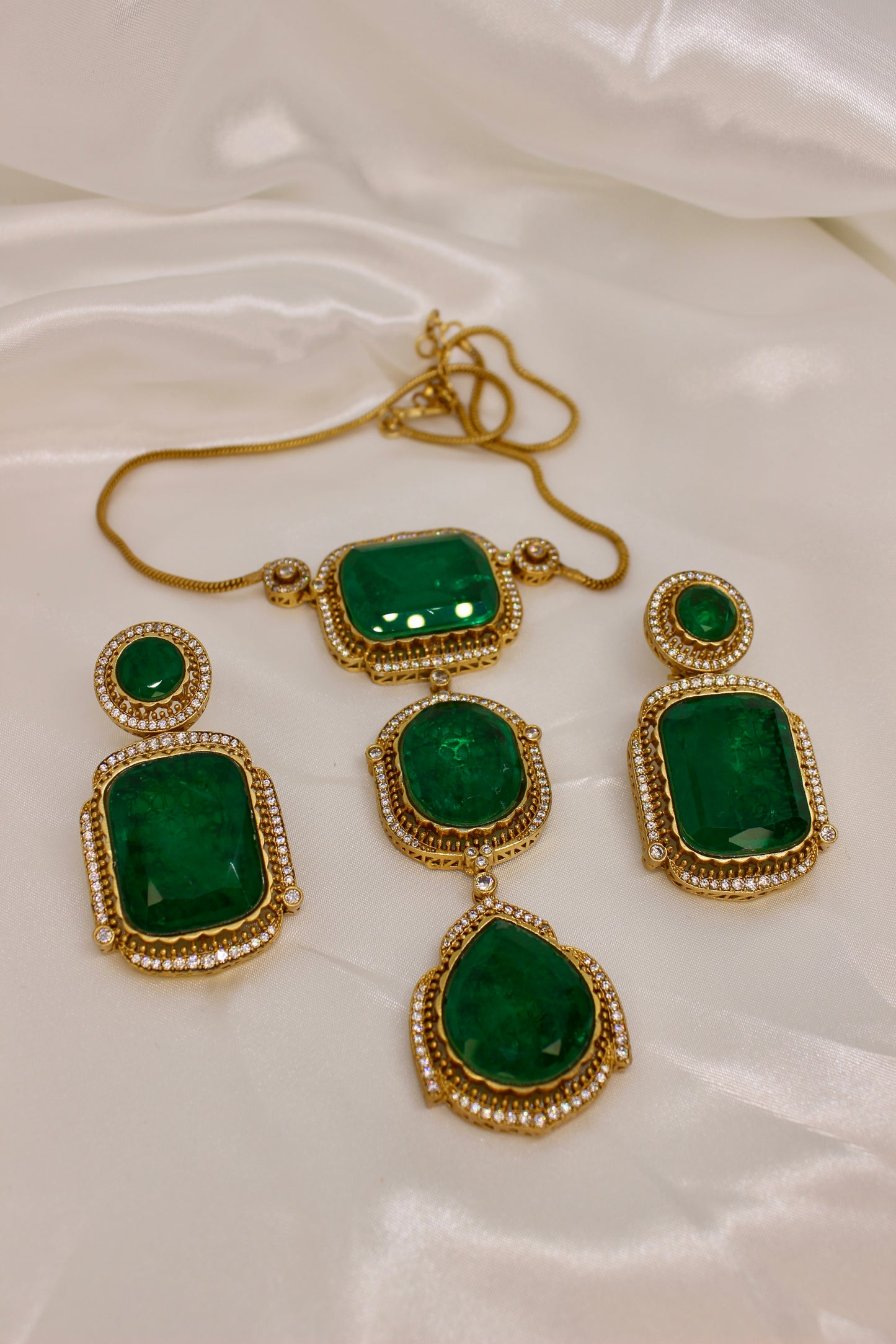 Raveena Necklace Set