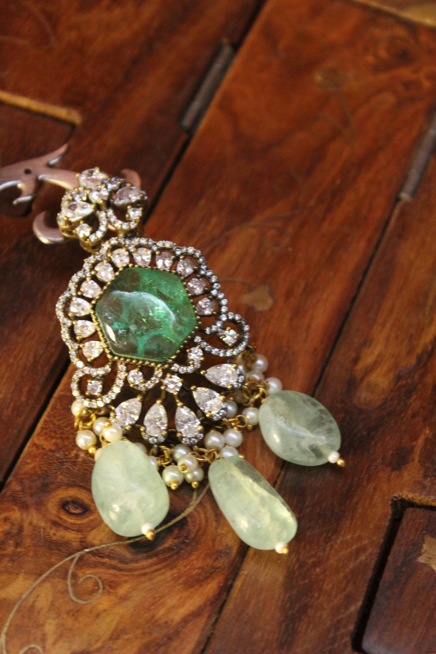 Loveli Necklace Set